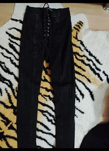 Önden bağcıklı pantolon 