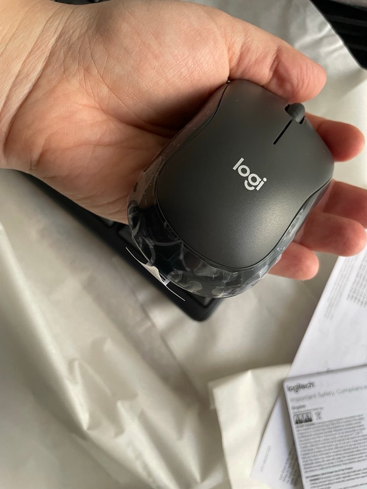 Siyah Logitech kablosuz Klavye mouse set - Görsel 2