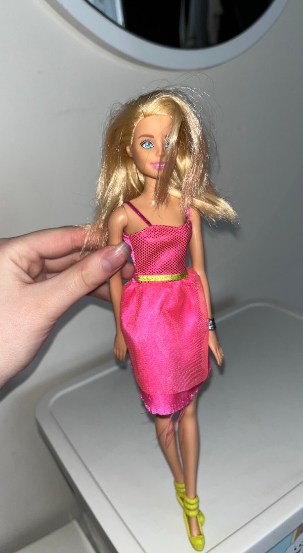 Parlak Pembe Elbiseli Bebek - Görsel 5