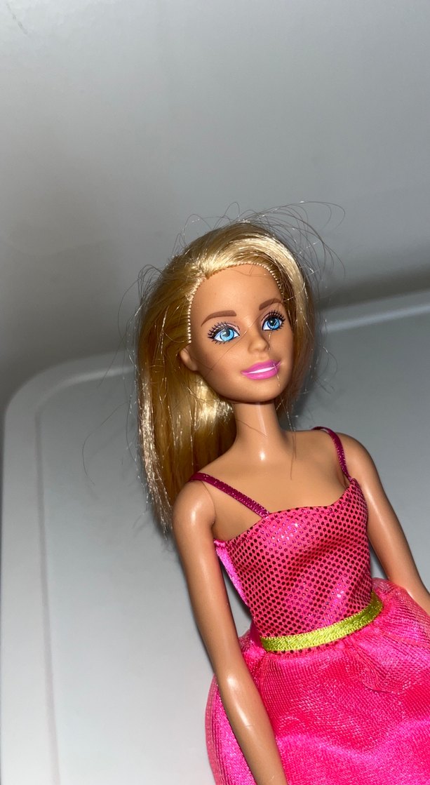 Parlak Pembe Elbiseli Bebek - Görsel 2