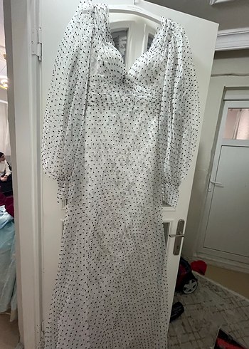 Şeffaf Puantiyeli Uzun V Yaka Abiye Elbise - Görsel 8