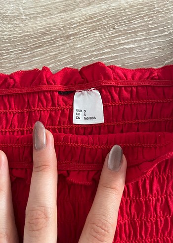 Kısa Kollu Kırmızı Fırfırlı Keten Bluz - Görsel 3