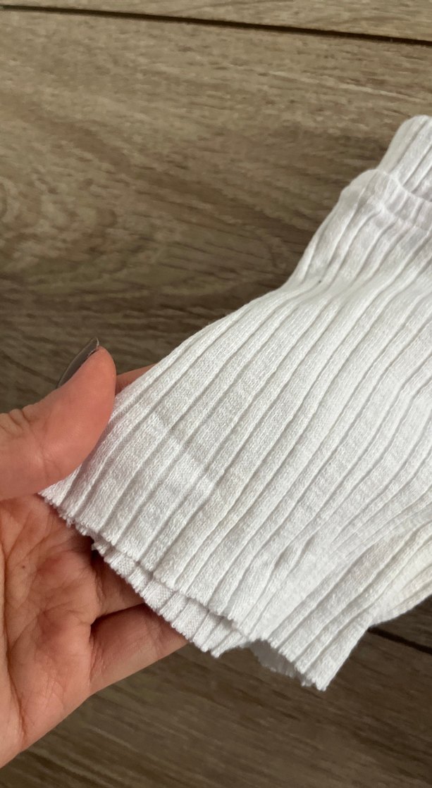 Düğmeli Beyaz Düşük Omuzlu Bluz - Görsel 3