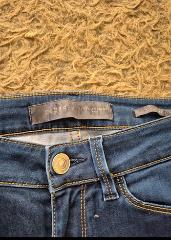 28 Beden mavi Renk guess pantolon