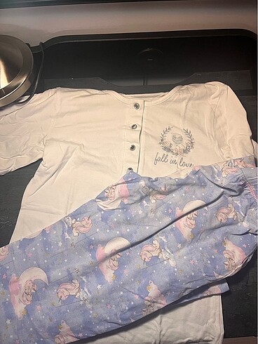 Kadın at figürlü pijama
