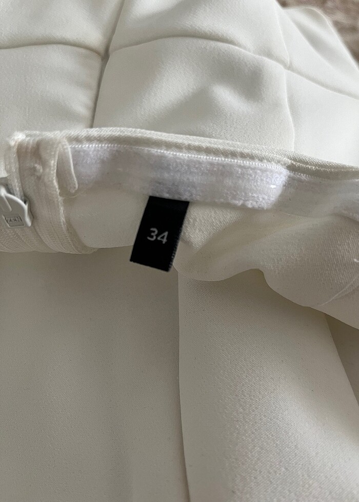 Yırtmaçlı beyaz abiye - Görsel 5