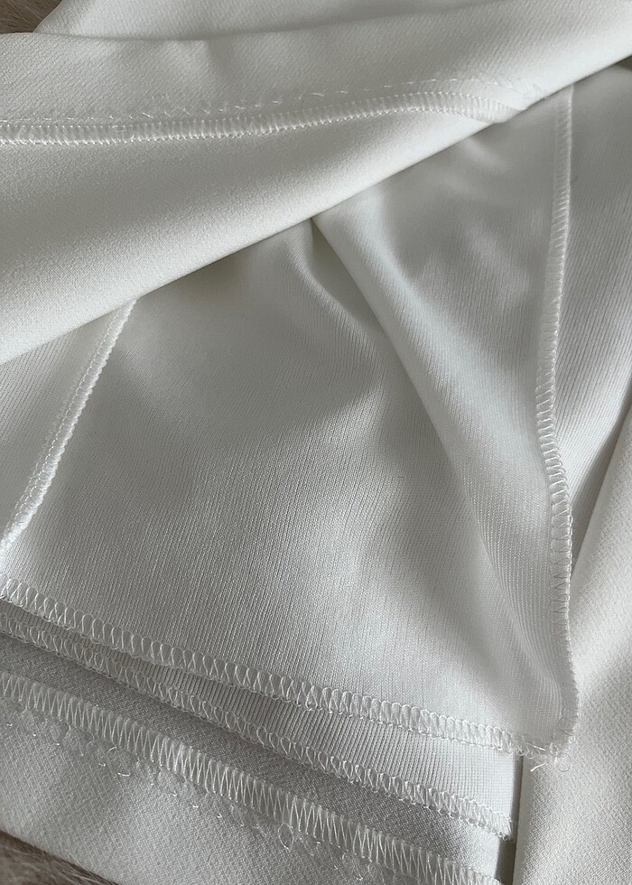 Yırtmaçlı beyaz abiye - Görsel 3