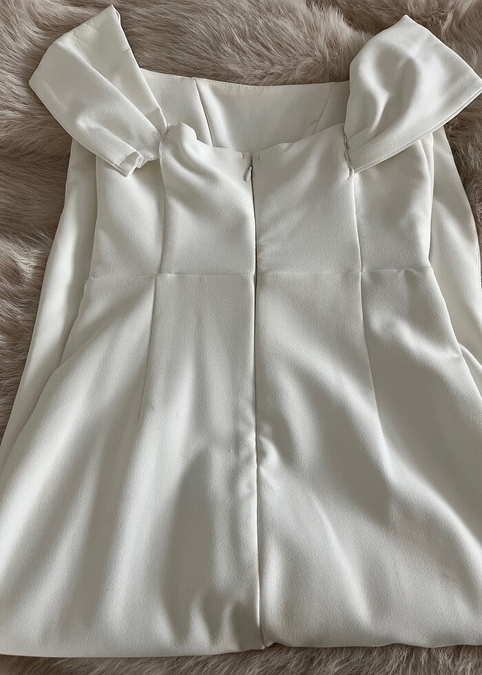 Yırtmaçlı beyaz abiye - Görsel 4