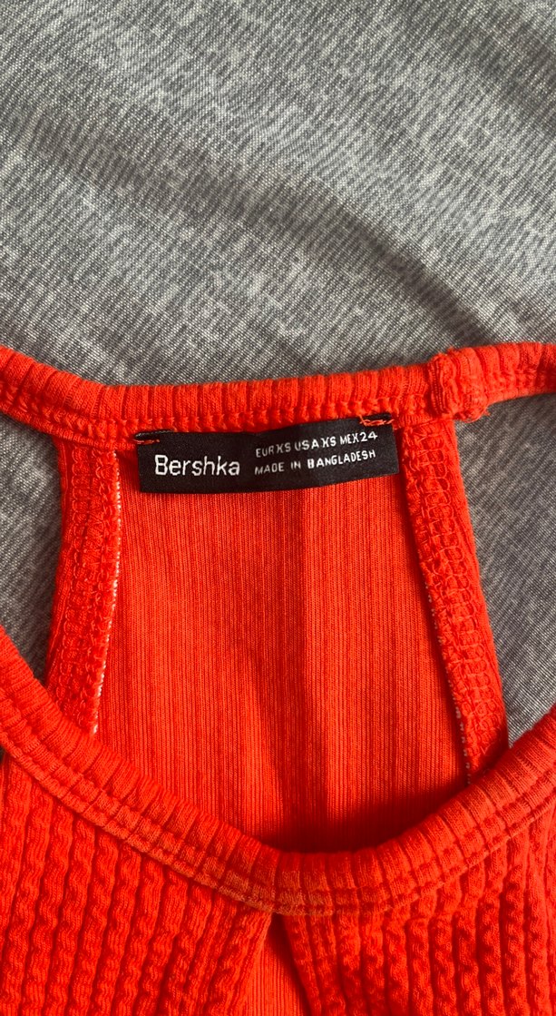 Kırmızı Yüksek Yakalı Örme Crop Top - Görsel 2