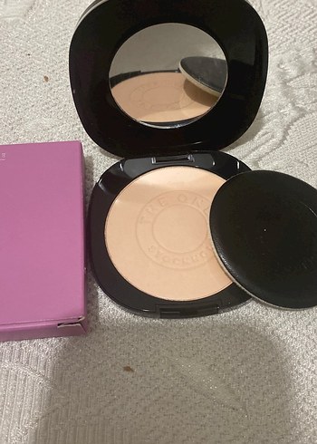 The One aydınlatıcı sıkıştırılmış pudra Oriflame - Görsel 3