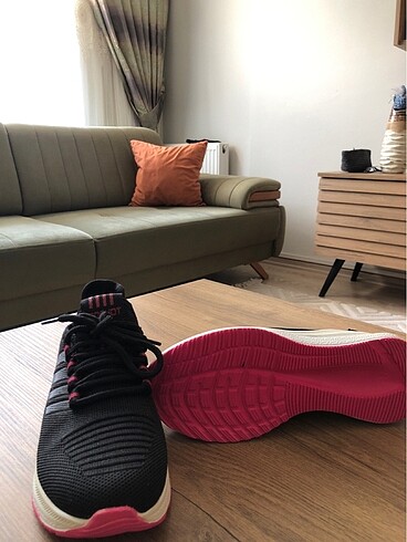 37 Beden Koşu/Spor 37 numara Siyah Ayakkabı
