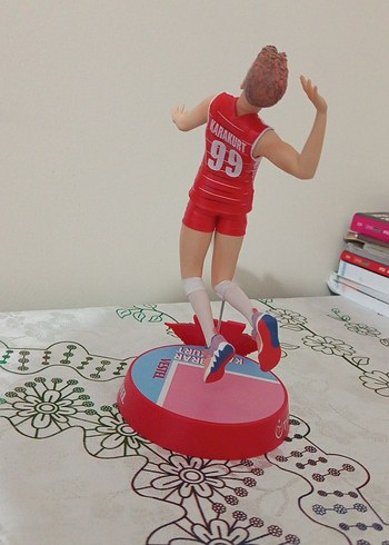 Beden Renk Vestel Kırmızı Basketbolcu Figürü Ebrar Karakurt