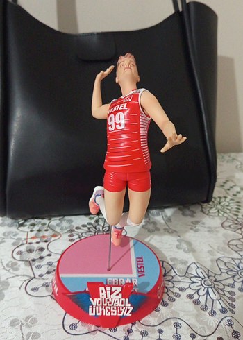 Vestel Kırmızı Basketbolcu Figürü Ebrar Karakurt