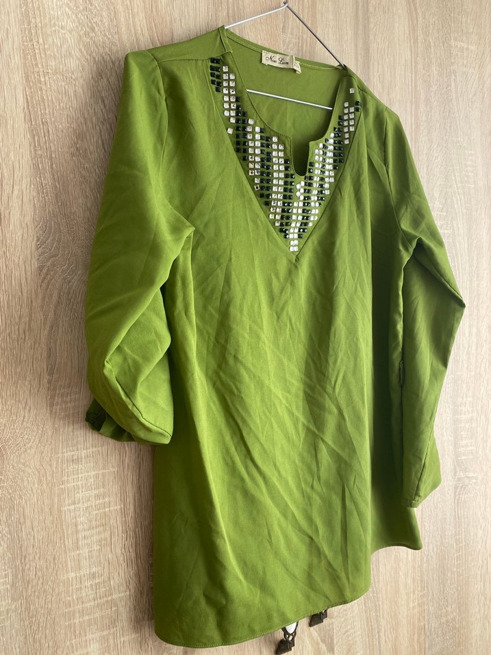 Boncuk İşlemeli Yeşil V Yaka Kadın Bluz - Görsel 2