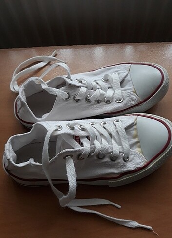 Beyaz converse