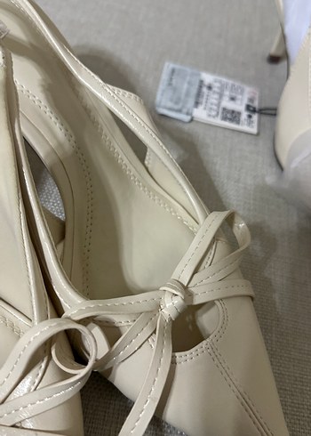 Zara Ekru Bagcikli İnce Topuklu Ayakkabi