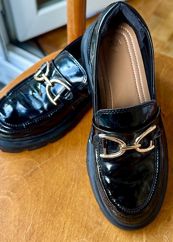 Parlak Siyah Tokalı çocuk Loafer