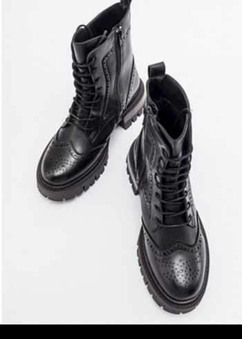 Siyah Kadın Stiletto Topuklu Kemerli Bot