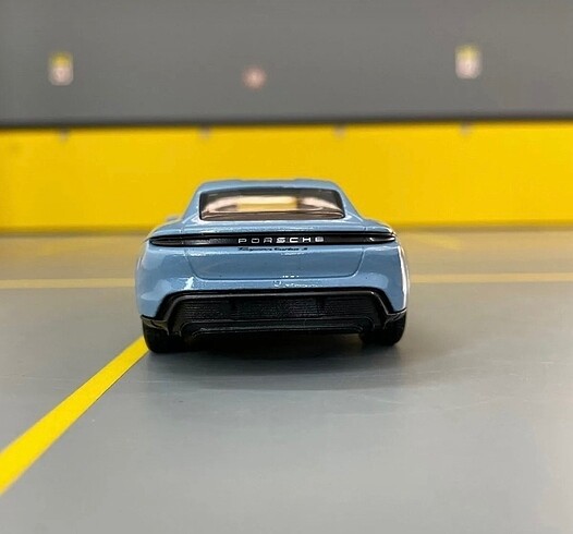  Beden Renk Porsche Taycan S 1/36 Ölçek Model araba