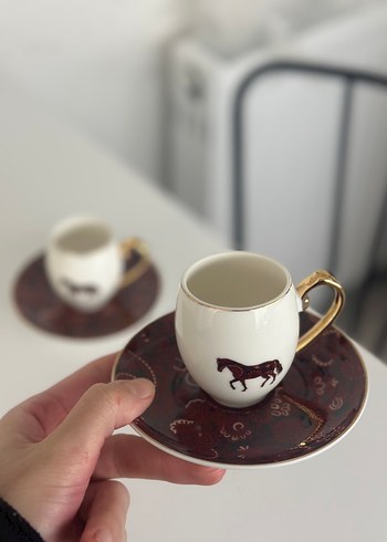 Karaca Bordo At Desenli Altın Kulplu Fincan Takımı