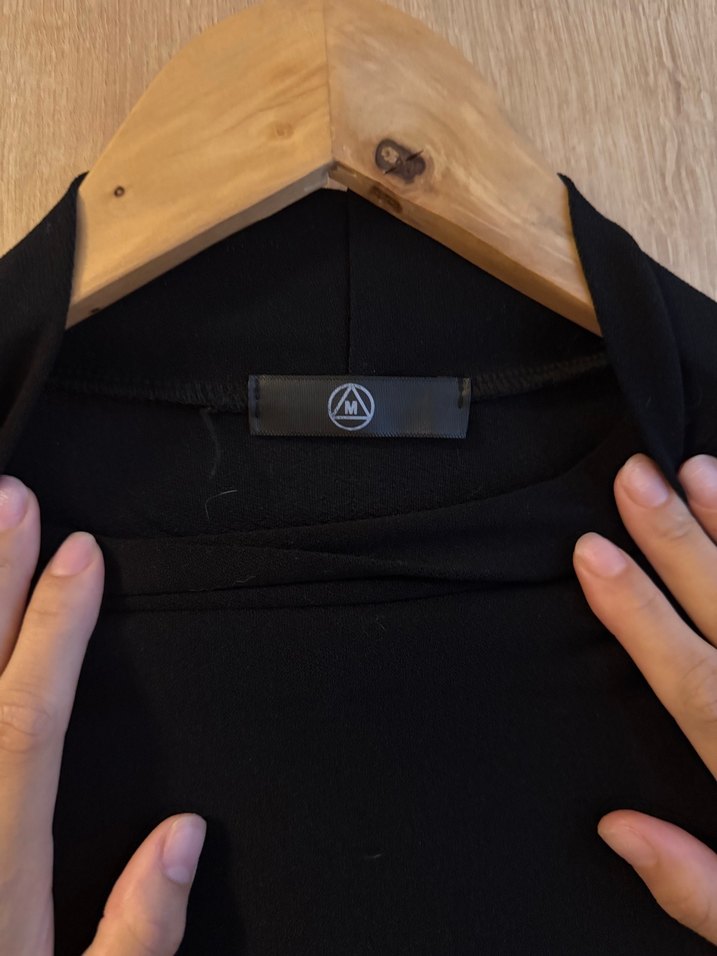 Siyah boğazlı Uzun Kollu Crop Kazak - Görsel 3