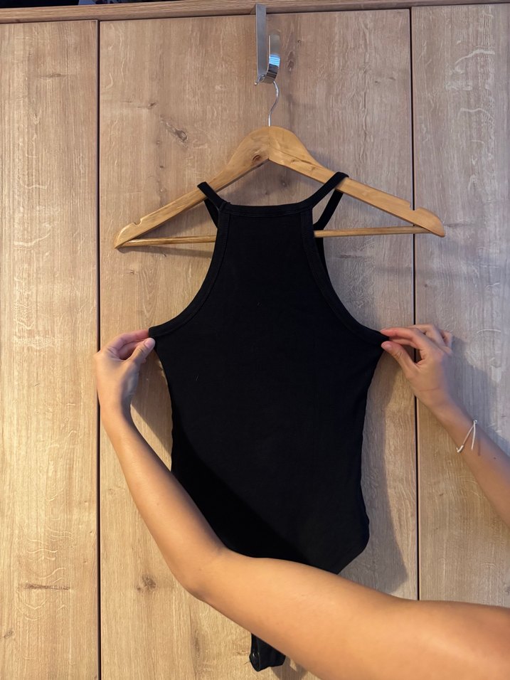 Siyah Yüksek Yakalı İnce Askılı Body - Görsel 2