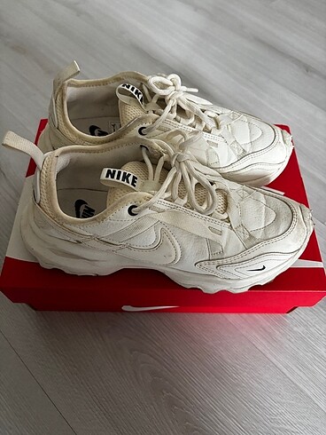 Nike Nike TC 7900 Kadın Spor Ayakkabı
