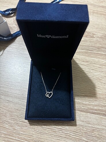 0.09 Karat pırtlanta tasarım kalp kolye bluediamond