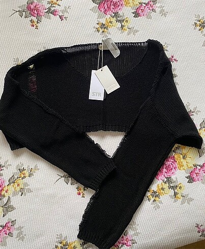 Stradivarius Distressed Detaylı Crop Kazak