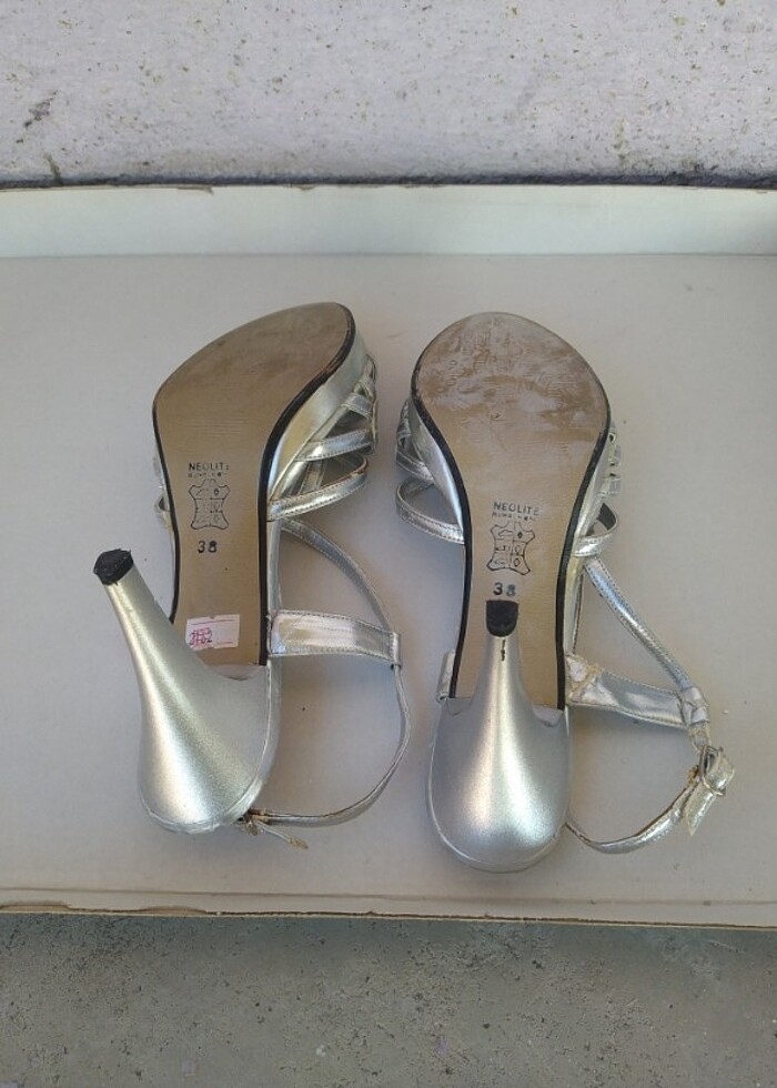 TOPUKLU SANDALET 38 NUMARA  - Görsel 2