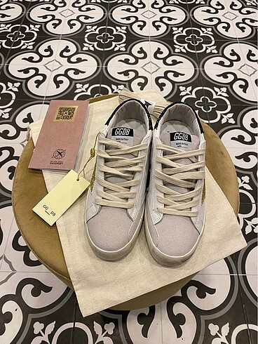 37 Beden beyaz Renk Golden Goose