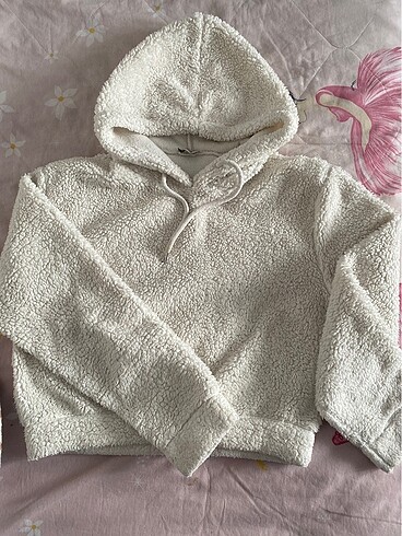 Yumoş polar crop tarzında beyaz renkli kapüşonlu sweat