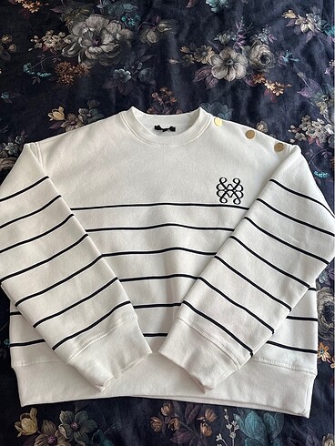Sweatshirt