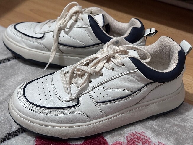 35 Beden beyaz Renk Zara Sneaker