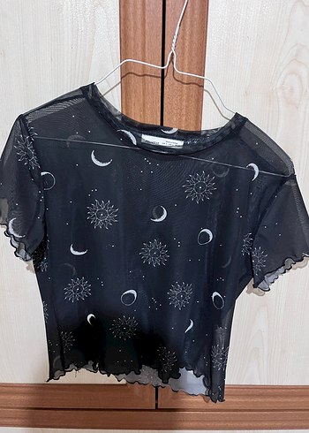 Pul Detaylı Siyah Gotik Kısa Kollu Bluz