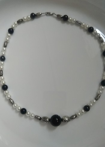 Uzun Boncuklu Beyaz ve Siyah Yılan Desenli Kolye - Görsel 7