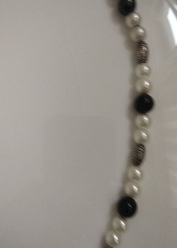 Uzun Boncuklu Beyaz ve Siyah Yılan Desenli Kolye - Görsel 4