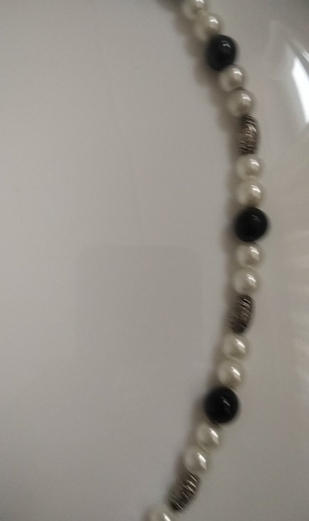 Uzun Boncuklu Beyaz ve Siyah Yılan Desenli Kolye - Görsel 4