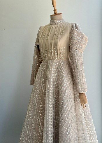 Uzun Kollu İşlemeli Bej Nişan Elbisesi - Görsel 5