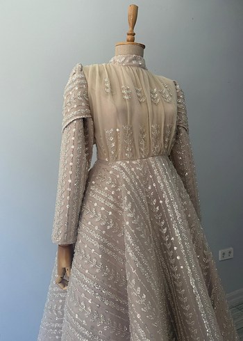 Uzun Kollu İşlemeli Bej Nişan Elbisesi - Görsel 2