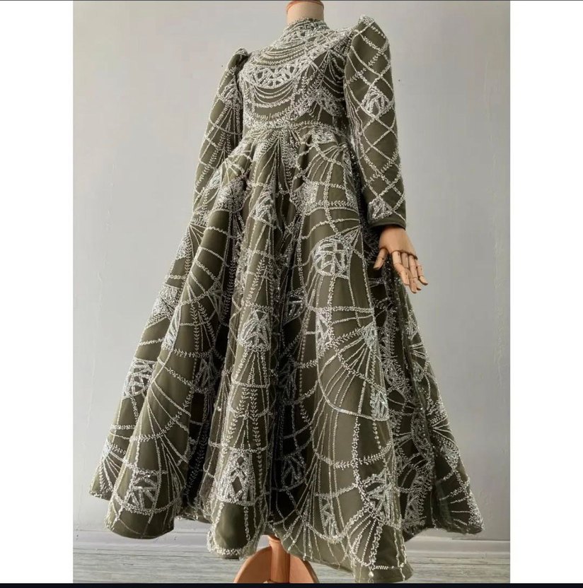 Boncuk İşlemeli Yüksek Yakalı Uzun Abiye - Görsel 3