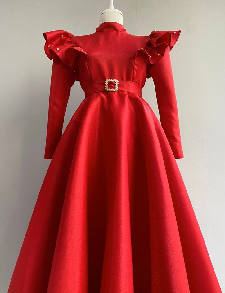 Uzun Kollu Kırmızı Parlak Abiye Elbise - Görsel 2