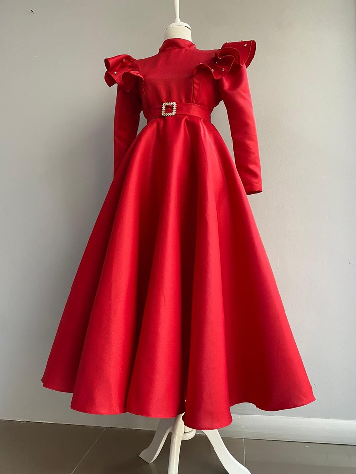 Uzun Kollu Kırmızı Parlak Abiye Elbise - Görsel 3