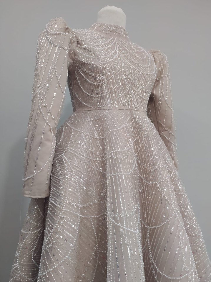 Boncuk İşlemeli Bej Uzun Kollu Nişan Elbisesi - Görsel 5