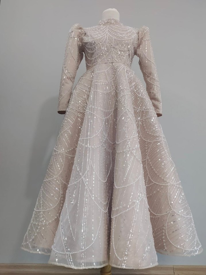 Boncuk İşlemeli Bej Uzun Kollu Nişan Elbisesi - Görsel 3