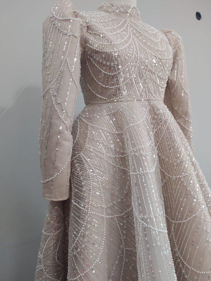 Boncuk İşlemeli Bej Uzun Kollu Nişan Elbisesi - Görsel 2