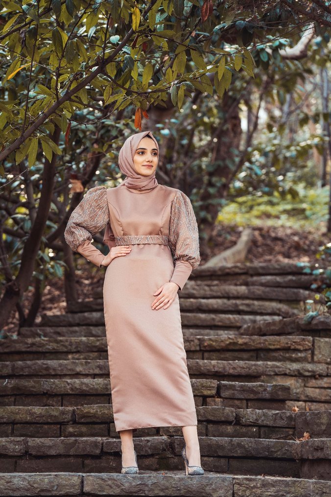 Bej Uzun Kollu Drapeli Tesettür Elbise - Görsel 3