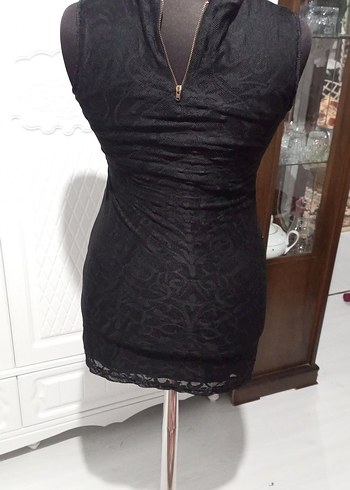 Siyah Dantelli Yüksek Yakalı Midi Elbise - Görsel 3