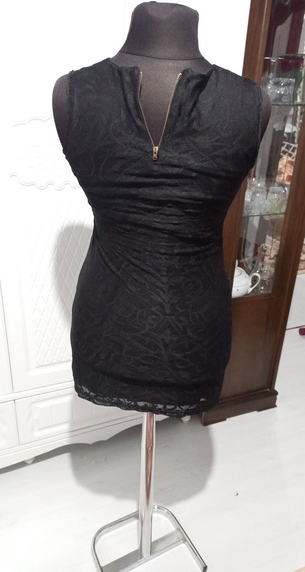 Siyah Dantelli Yüksek Yakalı Midi Elbise - Görsel 3