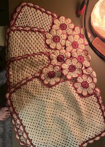 Çiçek Desenli Örgü Sofra Sunumluğu - Görsel 2